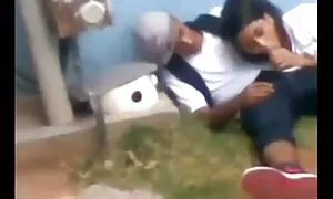 Người nga, dường như đã quyết định để kiếm tiền dễ dàng và bắt đầu trò chuyện với ông bạn gái để có được cô bạn gái tiền. Đầu hàng theo thuyết phục của một thiếu niên, các đồng ý, các chàng trai, lập tức gọi bạn bè của mình. Có gặp nhau trên đường phố, ba đi về nhà. Đã rơi vào các phòng ngủ, phòng khách đầu tiên liếm một người lạ là âm hộ các cô gái, và để cho ông đứng web sex nhật bản dương vật, nó. Bỏ qua những người quan sát, đốt con ngựa rang một tuổi và kết thúc trong mông của mình.