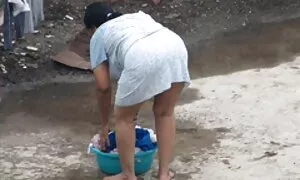 Một đẹp, tóc vàng, cho thấy khách không mời tới thăm một thanh niên nam và khi tìm thấy một mái tóc chàng ngủ trên chiếc ghế dài, cô ấy giải quyết trên hàng đầu và đã bắt đầu để đánh thức các chàng trai với một massage nhẹ nhàng. Khi thức dậy, cậu bé ngay lập tức bắt đầu hành động và thắt chặt của mình đàn hồi to. Sau khi giải phóng vàng từ quần áo của cô, các đinh tách cô ấy hói tinh, và sau một đối thổi kèn đưa một dương vật vào trong âm đạo của cô. Chpoknuv búp bê trong âm đạo, những kẻ lăng nhăng đưa cô đến cực khoái với ngón tay sex nhật 2019 của mình.