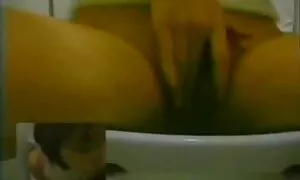Britney là một nữ diễn viên khiêu dâm nhật bản diễn viên khiêu dâm. Các cô gái tóc vàng bước vào ngành công nghiệp khiêu dâm trong năm 2007 khi cô ấy đã 19. Trong video này, cô và bạn trai, tham gia trong tình dục. Họ trao đổi các đối tác, và thưởng thức nhóm đam mê tình dục.