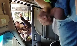 Một bà mẹ vớ tung một cô gái trẻ để chơi với phim người lớn nhật một khai thác mà không có bất kỳ vấn đề. Mẹ đặt trên một dây đeo cao su-và cho vào miệng một cô gái trẻ, người, một đồ chơi, trình bày một lớn và béo, nam dương. Sau đó, là mẹ đặt một nữ thành ung thư và mình trong một âm đạo, dần dần đưa cô vào một sáng, bạo lực cực khoái.