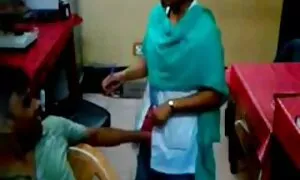 Nó chỉ đơn giản là không thể chống lại sự cám dỗ của một cô tóc vàng trẻ con bò cái. Vì vậy, một già, sự hiểu biết, con trai, không thể treo lên. Ít chó săn chộp hắn trên đường đi, chỉ cho anh một khe và được phép để anh ta liếm nó, cho anh một yêu phản ứng với một người thổi kèn, và cô ta giống như một phim sex gai xinh nhat ban hd vết thương.