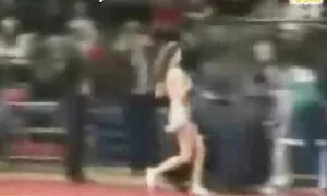 Một, tóc vàng, có một nô lệ trẻ trong tay ngoan cường của cô và đặt trên phim nhat ban java một anh chàng da mặt nạ, chỉ muốn giải trí của cô nóng thân mật lỗ với cô nặng đơn vị bộ phận sinh dục.