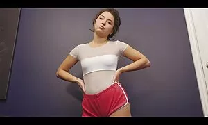 Một chàng trai trẻ, cùng với bạn gái, giải quyết vào giường trước máy quay và bắt đầu tham gia vào tình phim sex nhat ban dich tieng dục giải trí, bị cảm giác thú vị. Các chàng trai đưa một cô gái tóc vàng với một con số mảnh mai với ung thư và cây nhói một dương vật vào trong âm đạo của cô phải lên để các quả bóng. Các con bò cái thực sự đã thích sự xâm nhập vào âm đạo lỗ, vì vậy ông rên rỉ trong suốt cuộc giao hợp.