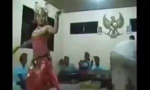 Một người lớn bị mất bạn trai của cô rất nhiều rằng ông là một chuyến đi công tác mà ông đã quyết định viết cho anh một tin nhắn. Anh đứng trước máy quay trong một chiếc áo ngực và bắt đầu tỏa sáng với lớn của mình vắt sữa. Cô ấy quyến rũ hạ xuống, dây đai của áo ngực của cô và sau đó đã lấy nó đi hoàn toàn. Hào phóng đổ dầu vào cô ấy, cô ấy bắt đầu chơi với họ, chỉ như là bạn trai của cô phim sex nhật bản không che hd thích chơi với chúng, không phải quên đi để làm nó vì vậy mà họ trả lại lớn sữa.