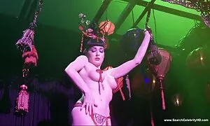 Mẹ sẽ đưa chàng đến một khiêu dâm booth. Cô ngồi trên một cái ghế, chân, và mơn trớn của cậu bé đùi, bọc trong một trinh tiết vành đai. Cô thang máy hem ăn mặc của cô, đứng bên cạnh the jerk lỗ và đá da đen đó đã bị đẩy vào lỗ. Cô ấy mời các da đen vào phòng và, sau khi làm tình anh, cho anh chàng cơ hội để theo phim sex nhat ban jav dõi.