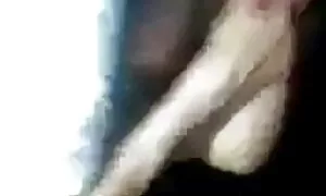 Một người đàn ông béo ngã trong sân của bà anh ấy. Anh mát-xa vai và chạm vào cô ấy rủ to. Bà quyến rũ hắn và cô gái và cho anh một bằng tay, giữ cương cứng của mình với cô ấy, gái xinh. Anh nữ diễn viên jav nhật bản ta truy cập bà, giữ chân cô ấy lên.